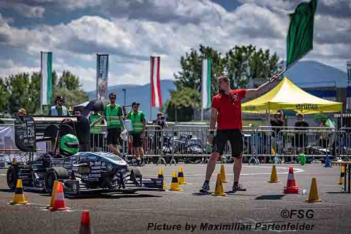 Formula Student Rennwagen des Greenteam am Start bei der Formula Student 2021.